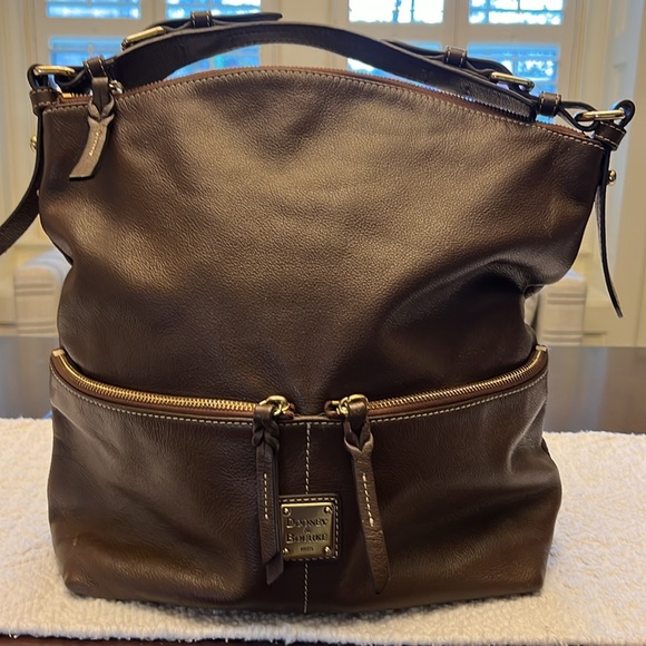 Dooney & Bourke Medium Pocket Sac - Picture 1 of 17